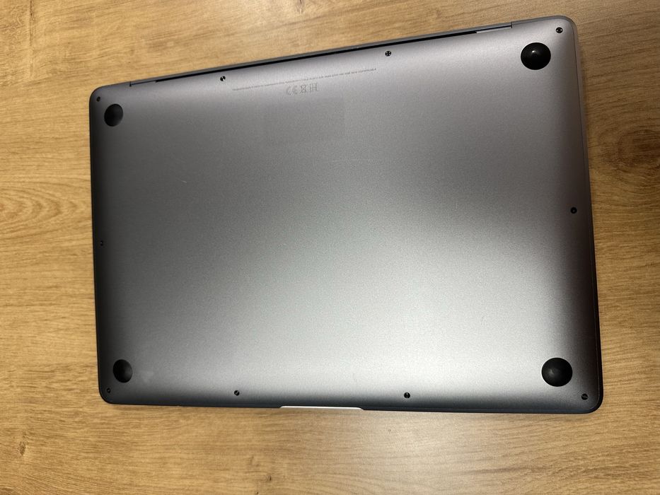 MacBook Air M1 2020 | 8 GB RAM | Bardzo dobry stan