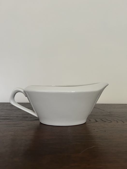 porcelanowa biała sosjerka naczynie Chodzież prl