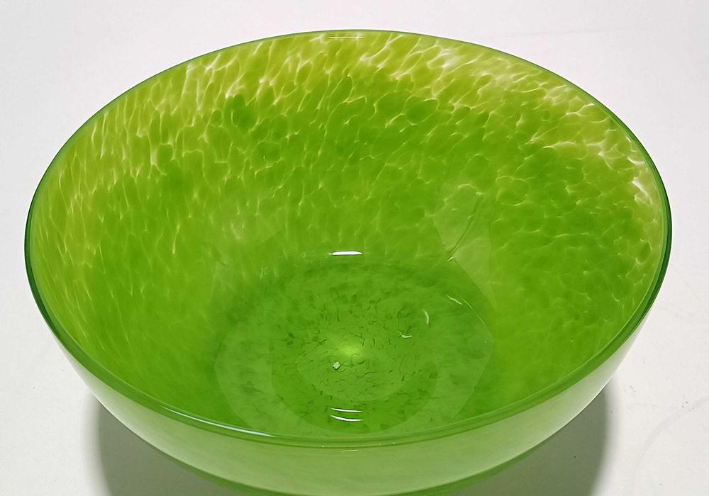 Taça decorativa em vidro verde – elegante e moderna (Nova)