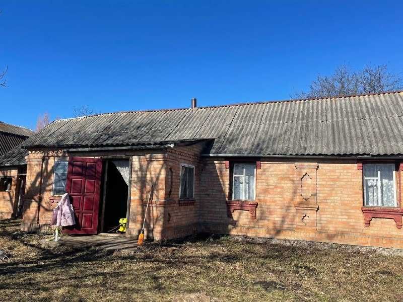 Продаж будинку в селі