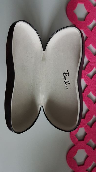 Etui na okulary Ray Ban czarne sztywne