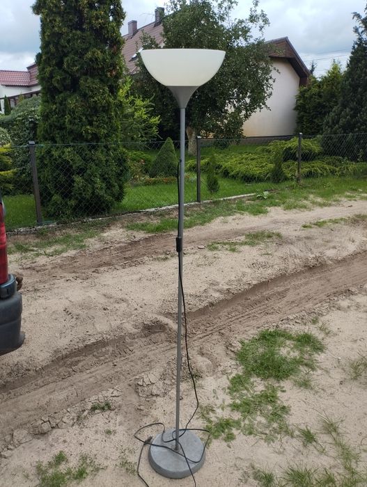 Lampa podłogowo stojąca