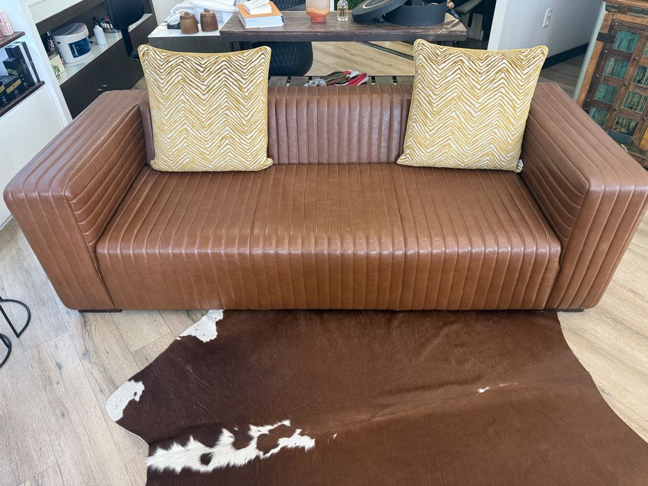 Sofá em pele genuína – Castanho caramelo – Design moderno