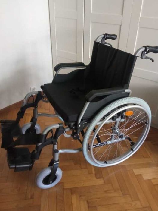 Wózek inwalidzki składany