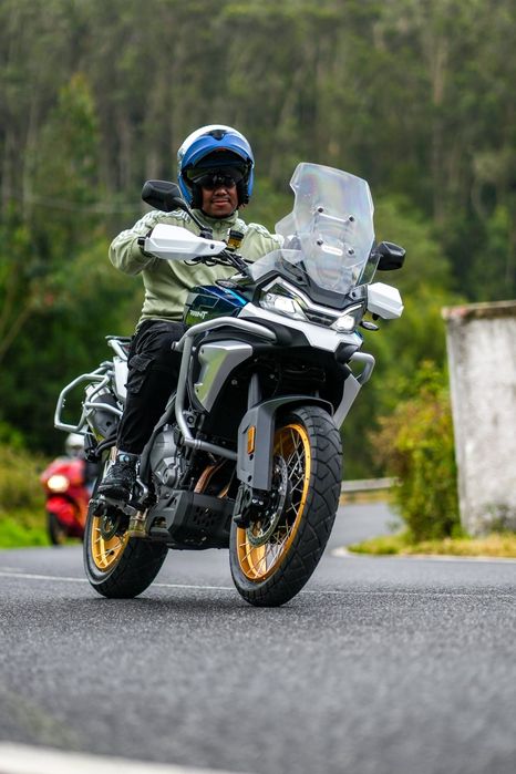 Cf moto MT 700 ADV  praticamente nova