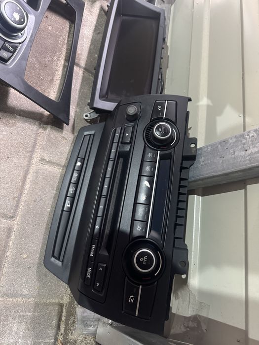 Radio ekran panel czytnik nawigacja bmw x5 e70 x6 e71