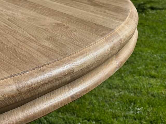 Duży dębowy, okrągły stół rozkładany z białą nogą