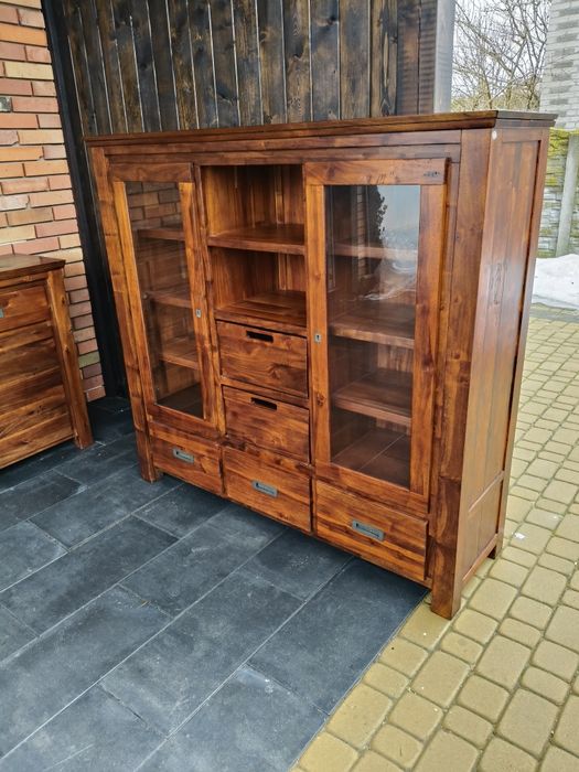 Zestaw mebli kolonialnych