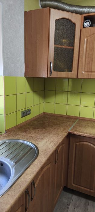 Терміново продам кутову кухню 2.75х1.9