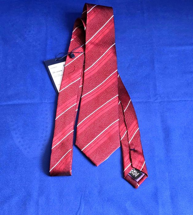 Elegancki Krawat Jedwabny LAMBERT – Klasyczne Bordo w Pasy