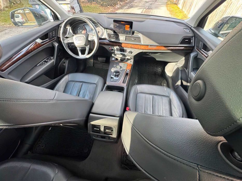 Audi Q5      2020