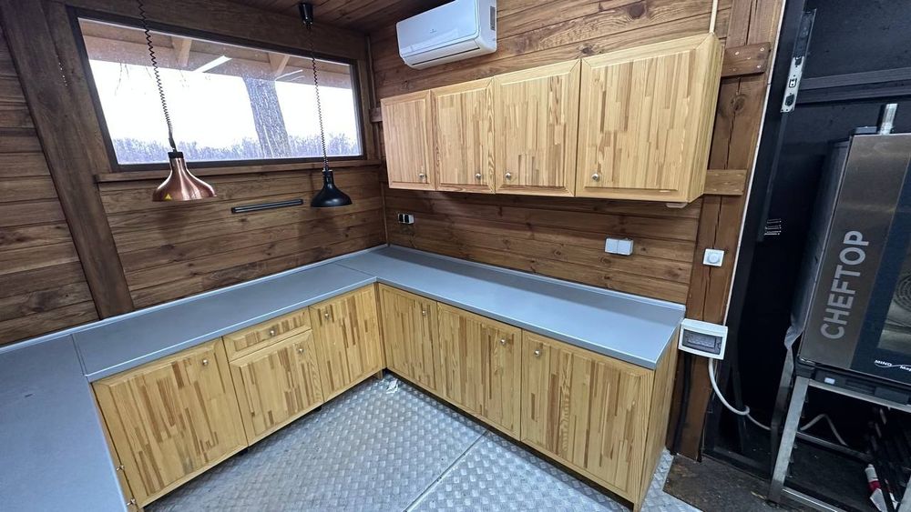 Кухня повністю з дерева