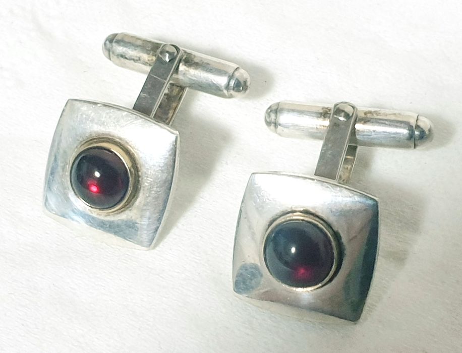 Fantásticos botões de punho vintage em prata com rubis