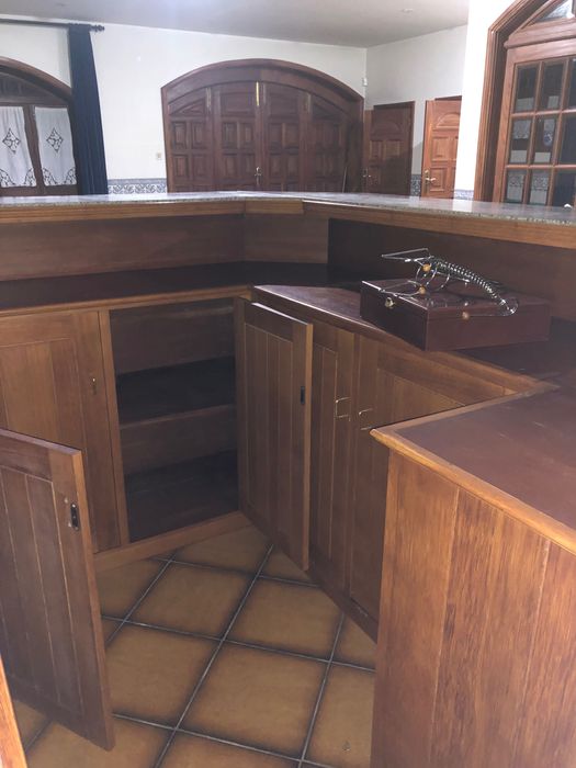 Bar em madeira Afzelia maciça