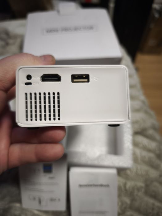 mini projetor Zeemr Z1.