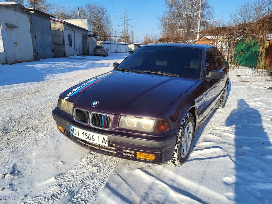 Продам BMW 3 1.8