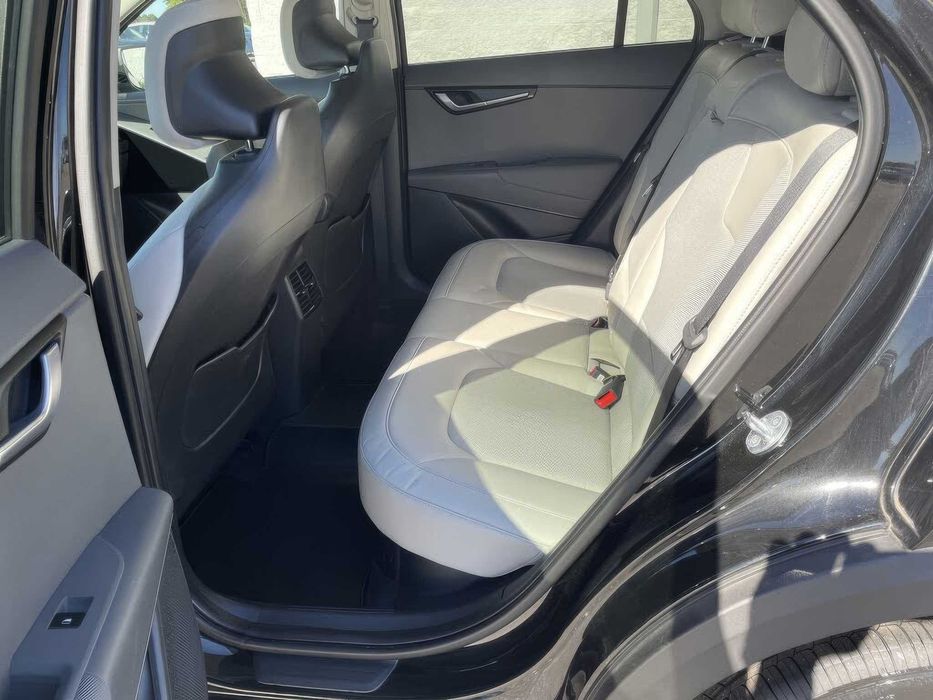 Kia Niro EX      2023