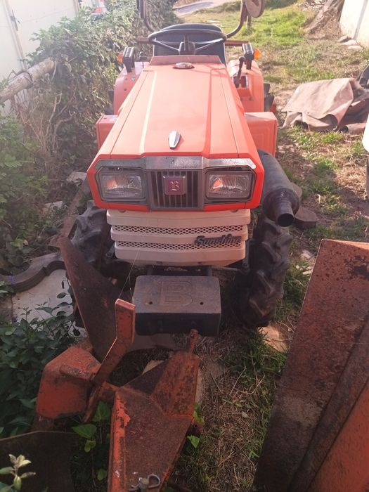 Trator Kubota b1502