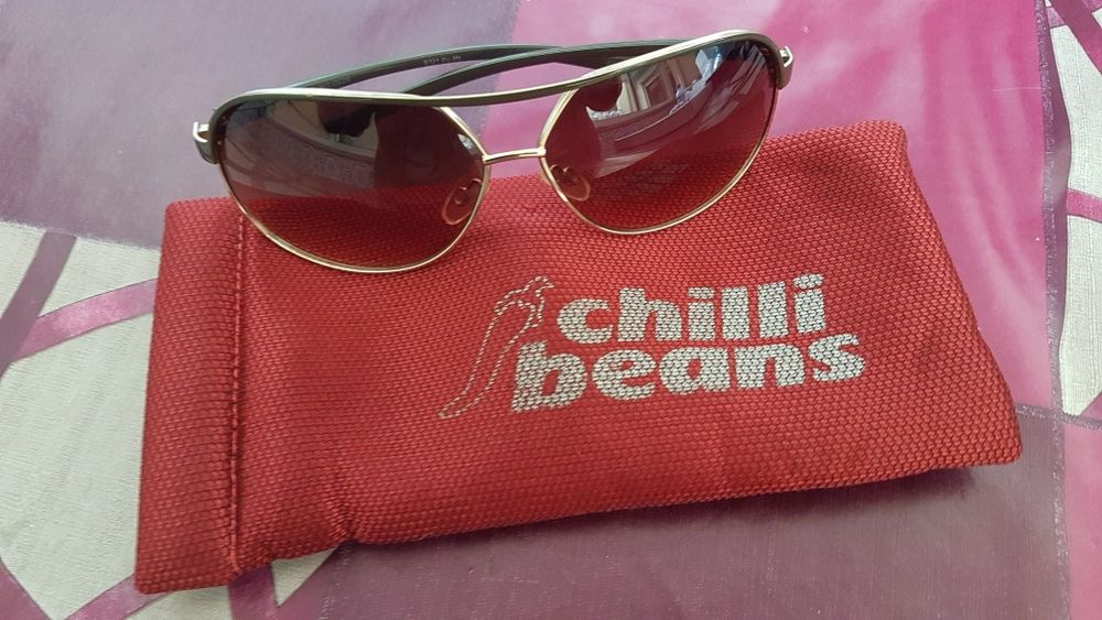 Oportunidade_Conjunto três pares de óculos de sol (um Chilli Beans fem