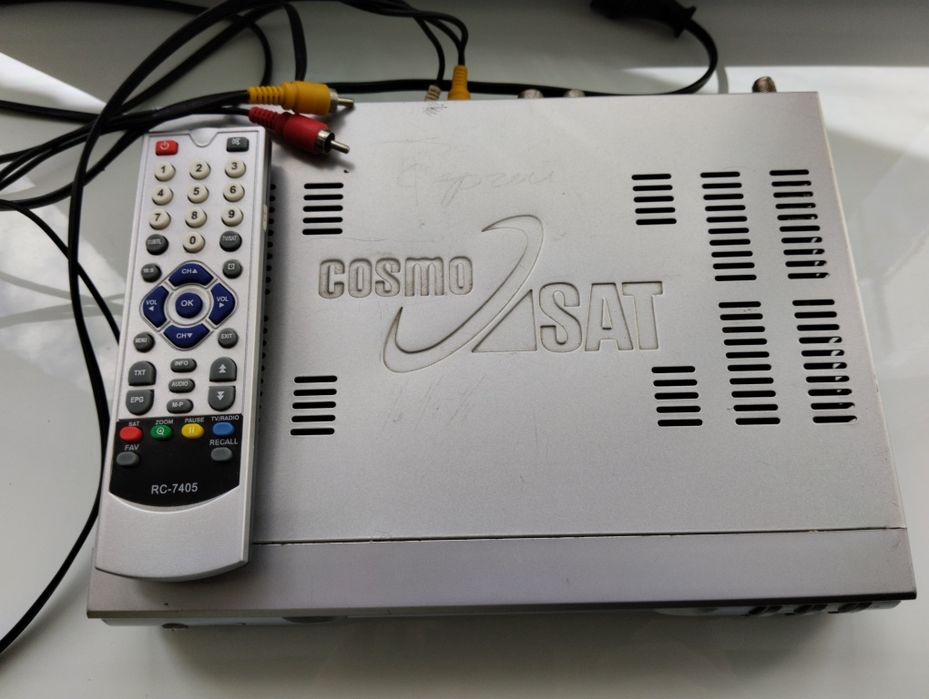 Супутниковий ресивер CosmoSat 7400 (тюнер)