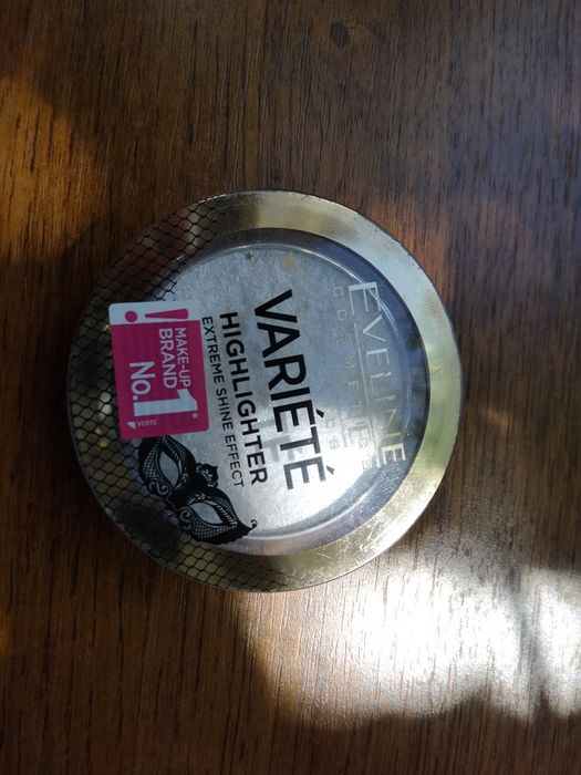 Eveline variete rozświetlacz w kamieniu