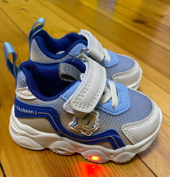 Кросівки  дитячі