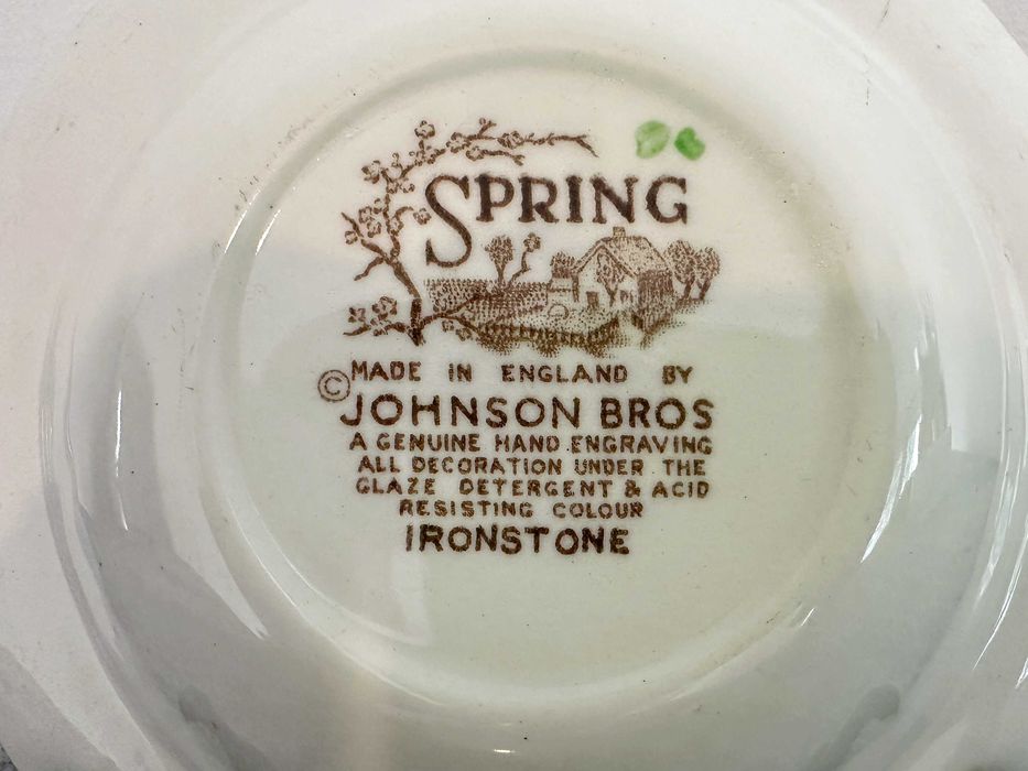 Antigo prato da consagrada marca inglesa Johnson Bros