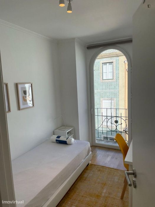 Quarto - localizado em Intendente Lisbon