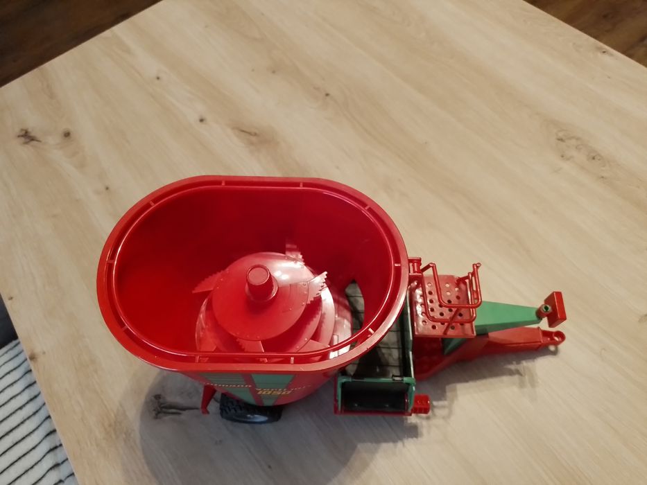 Bruder paszowóz 1:16