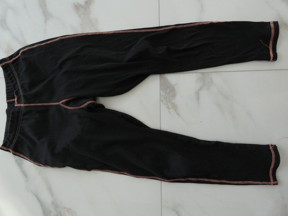 Legginsy damskie termoaktywne – ozdobne różowe przeszycia