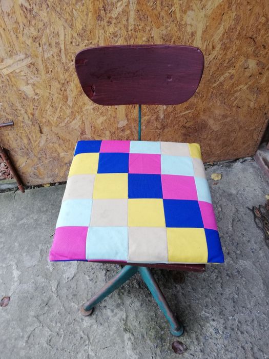 Полноповоротний вращающийся стул