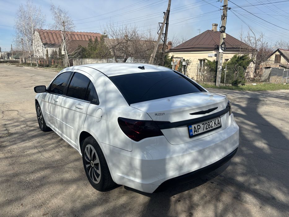Chrysler 200 2012 год