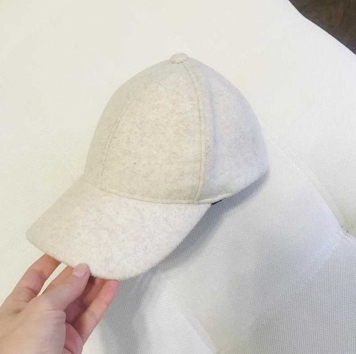 Чудова вовняна кепка Zara