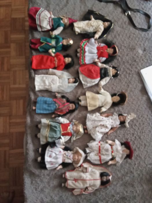 Bonecas do mundo em porcelana