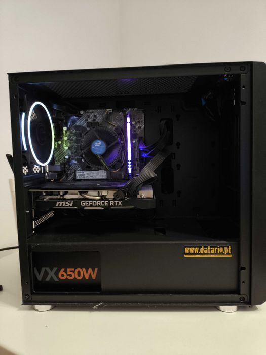Computador torre gaming.