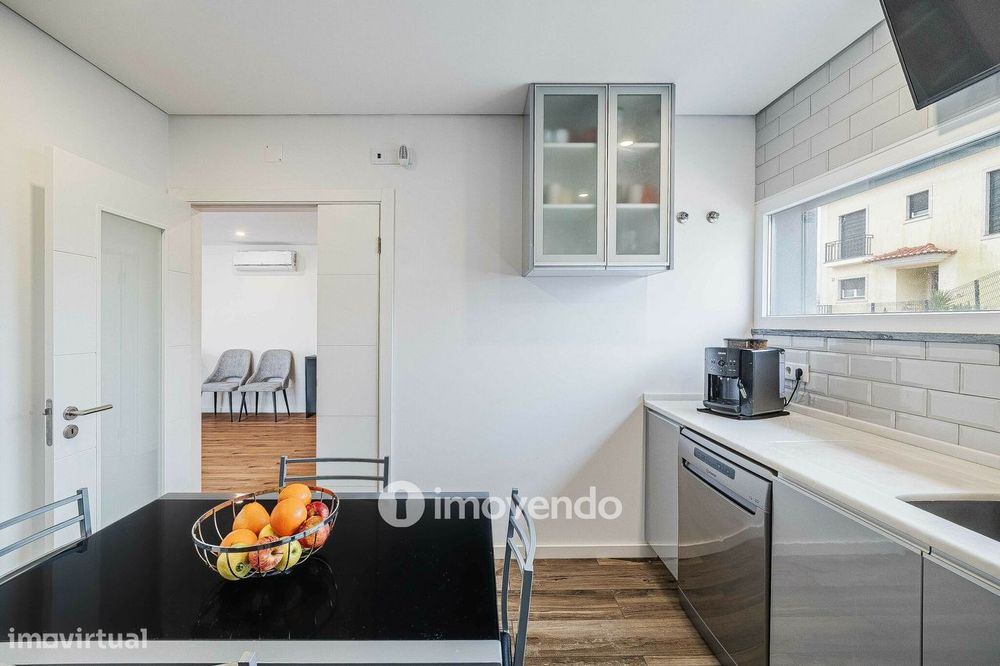 Moradia T3+1 moderna e exclusiva, com garagem e jardim, em Porto Salvo