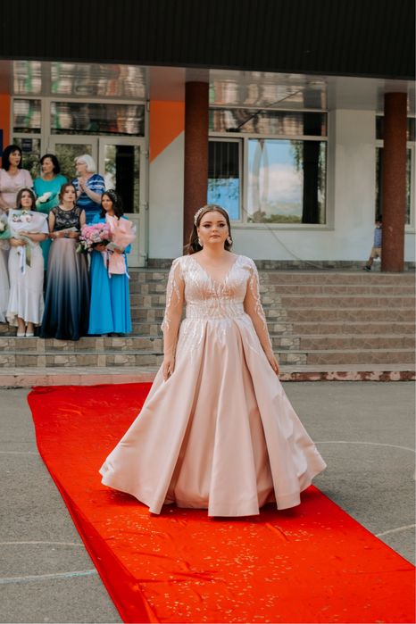 Шикарна випускна сукня, в єдиному екземплярі пошита  під замовлення