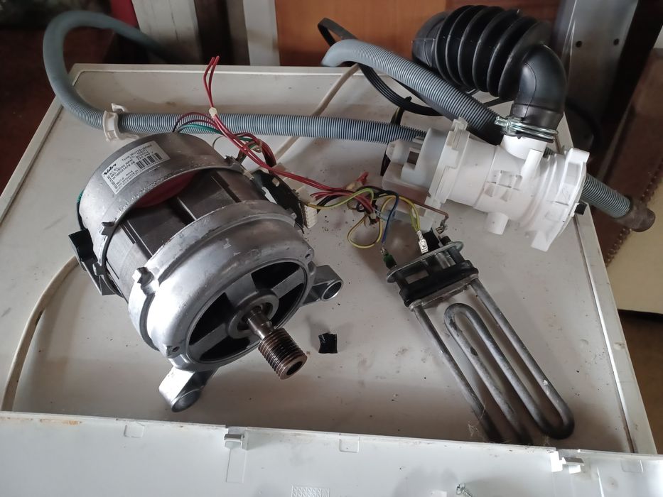 Motor, bomba de água, e resistência de máquina de lavar roupa Indesit