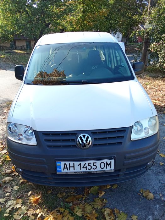 Продам Фольксваген каддик  2008 г.в,2.0 бензин  MPI,пяти дверей.