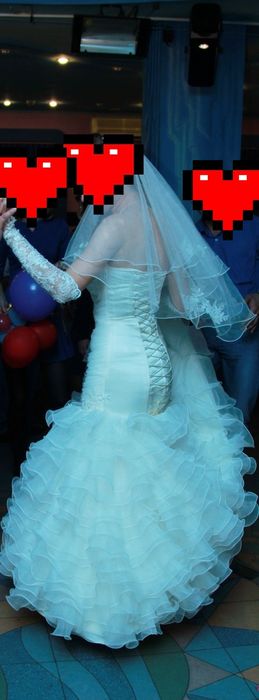 Красива весільна сукня