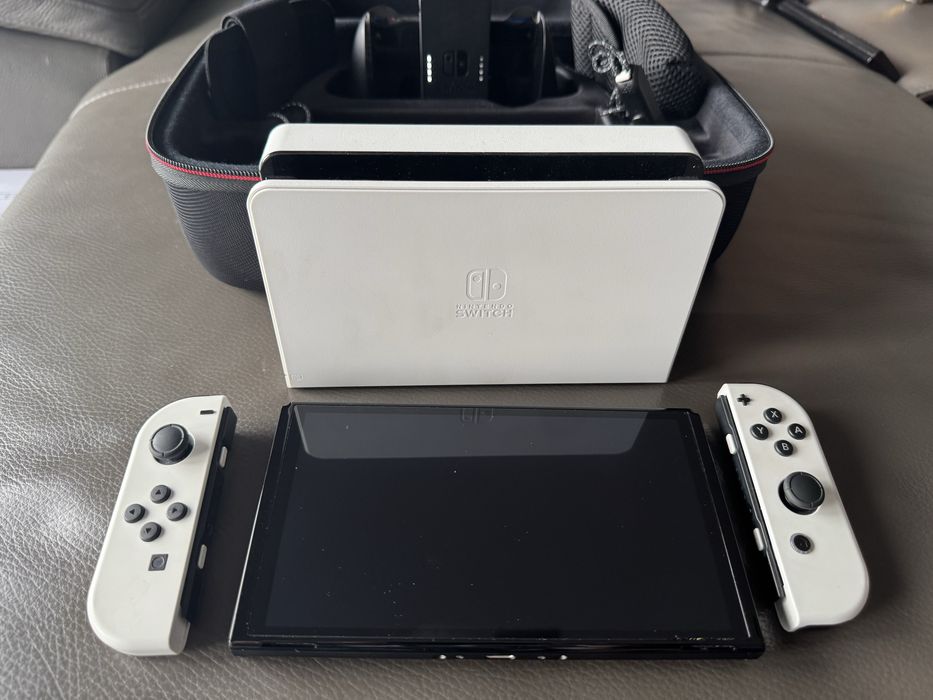 Nintendo Switch + 2 gry