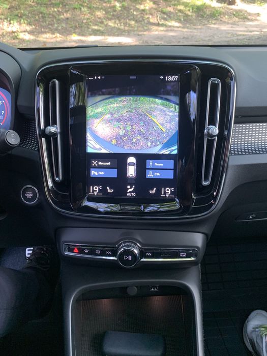 Продам Volvo XC40