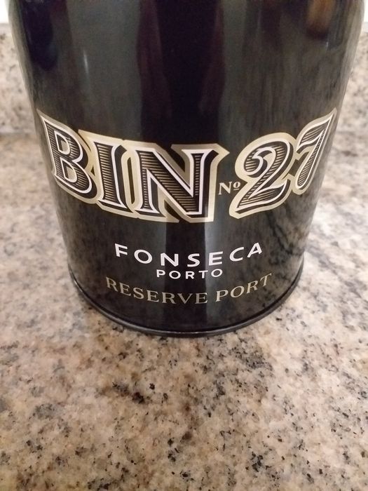 Lata Vazia de Garrafa de Vinho do Porto