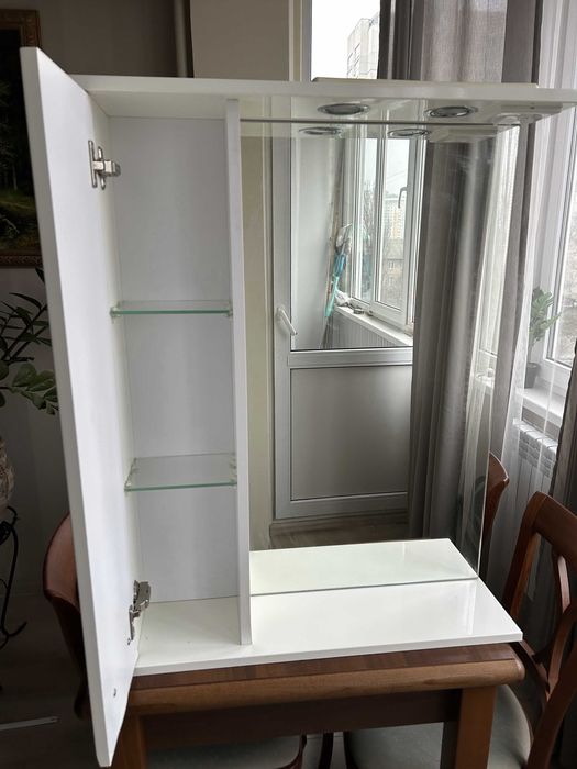 Дзеркальна шафа з пеналом та підсвіткою у ванну 80 (H) х 63(L)