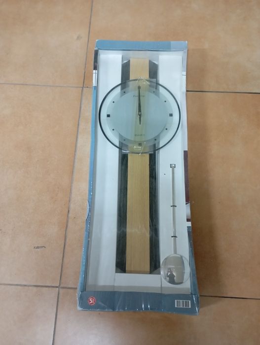 Zegar ścienny kwarcowy