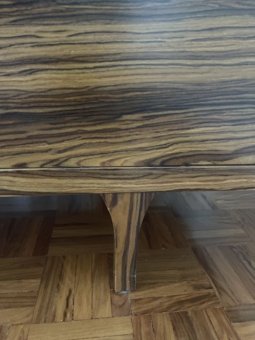 Sideboard em madeira de duas cores, exclente qualidade