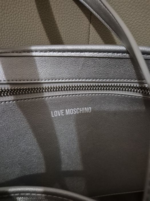 Bolsa Love Moschino prateada