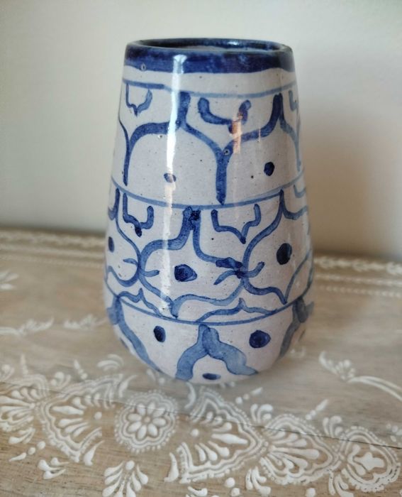 Linda Jarra em faiança vidrada