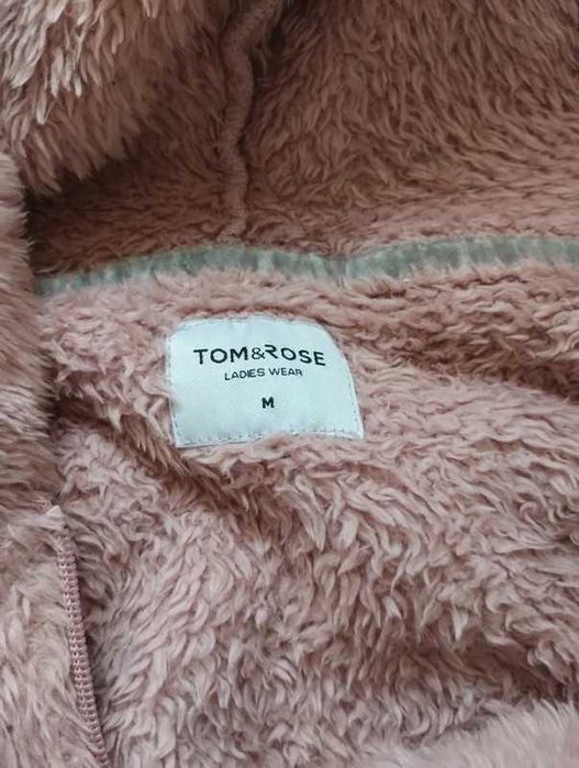 Różowa bluza z futrem