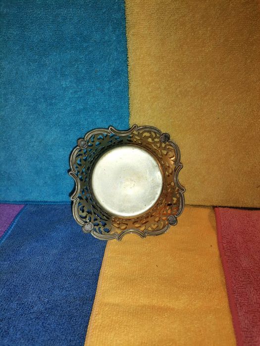 Cesta pequena metal prateado rendilhado